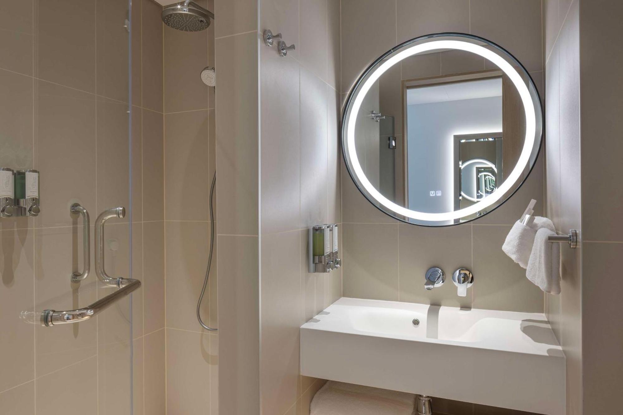 Hampton By Hilton Kuwait Salmiya Hotell Kuwait City Eksteriør bilde